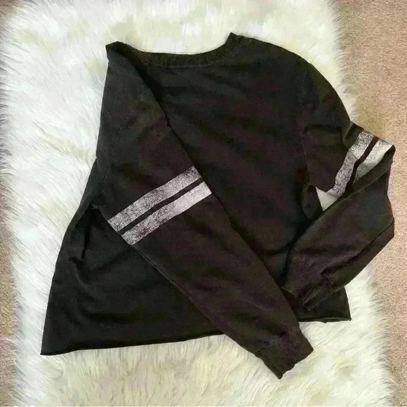 Walt Disney World Mickey Football Stripe Crop T-Shirt Medium - Picture 6 of 6